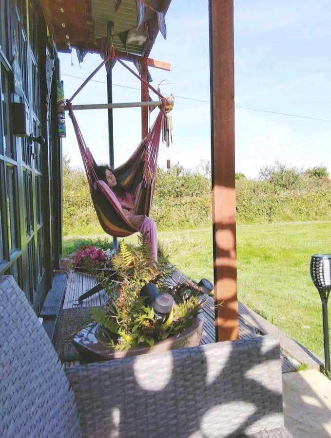 Treguth Glamping Unique Experience - Themed Huts Hotel Saint Day Exterior photo