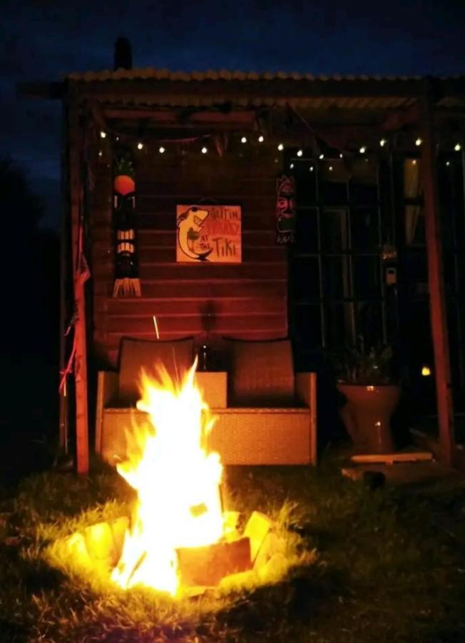 Treguth Glamping Unique Experience - Themed Huts Hotel Saint Day Exterior photo