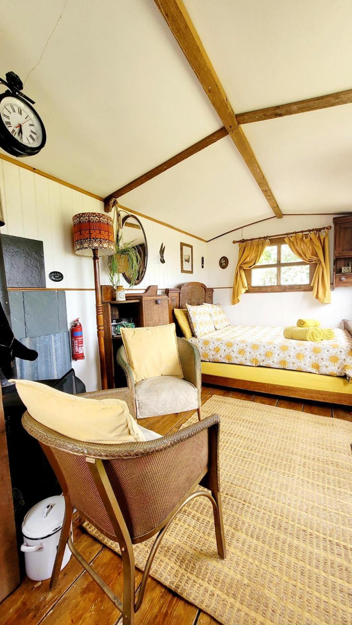 Treguth Glamping Unique Experience - Themed Huts Hotel Saint Day Exterior photo