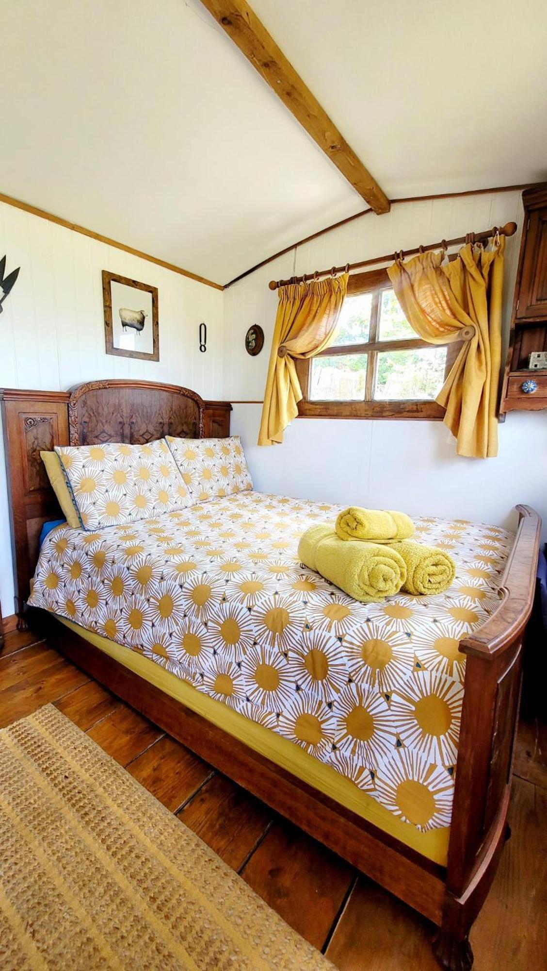 Treguth Glamping Unique Experience - Themed Huts Hotel Saint Day Exterior photo