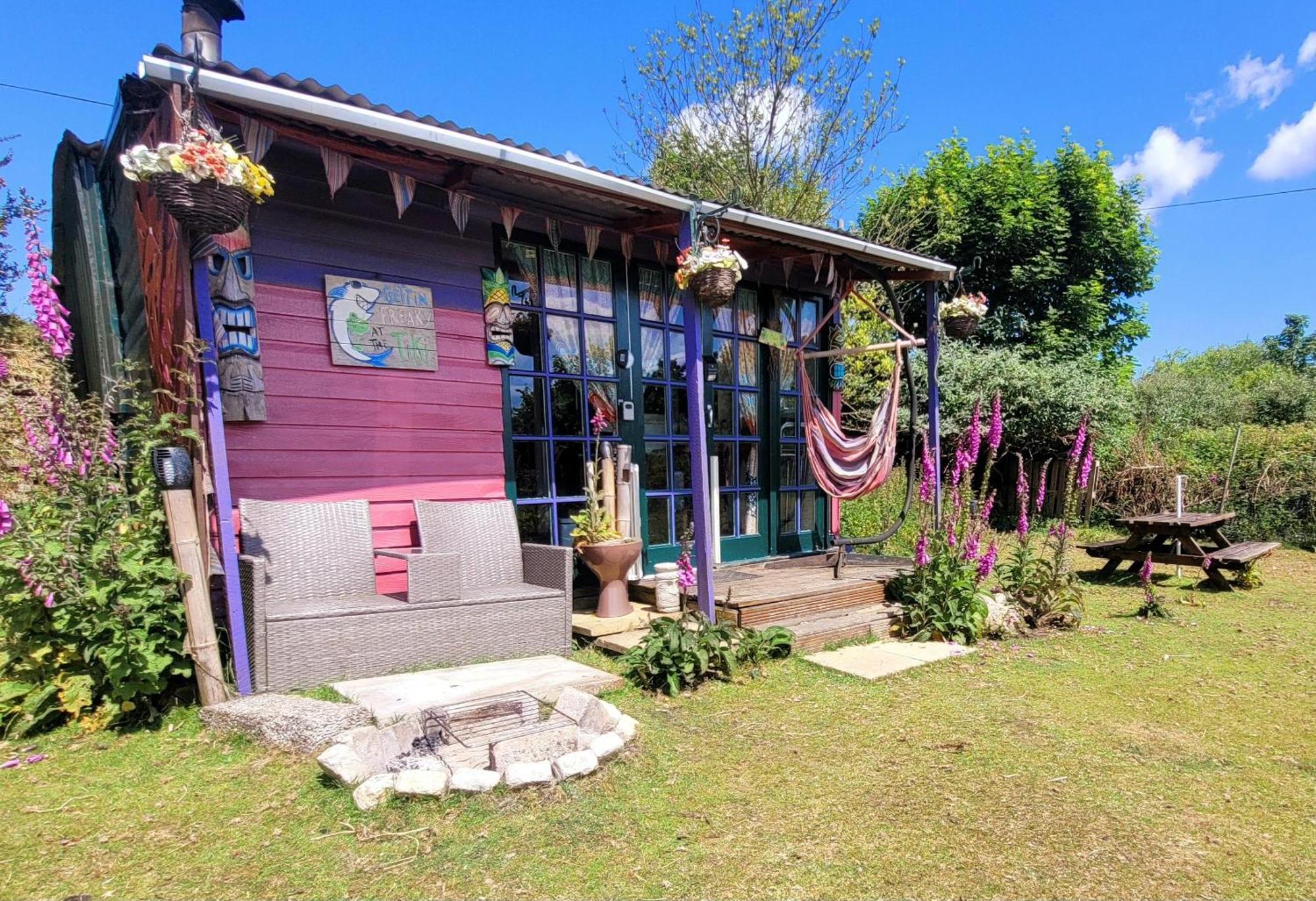 Treguth Glamping Unique Experience - Themed Huts Hotel Saint Day Exterior photo